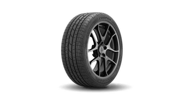Cooper Cobra Instinct tire