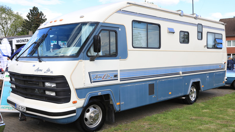 A holiday Rambler RV that used the Cummins CM850 parked in a field