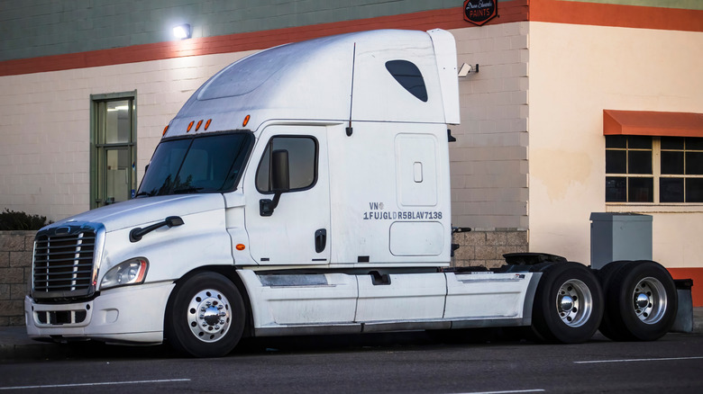 A white Cummins Freightliner Cascadia that uses the ISX-15 engine