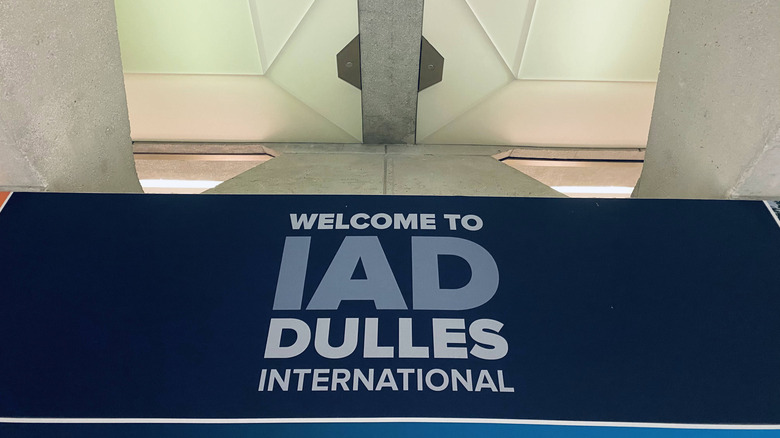 Washington Dulles International Airport welcome sign