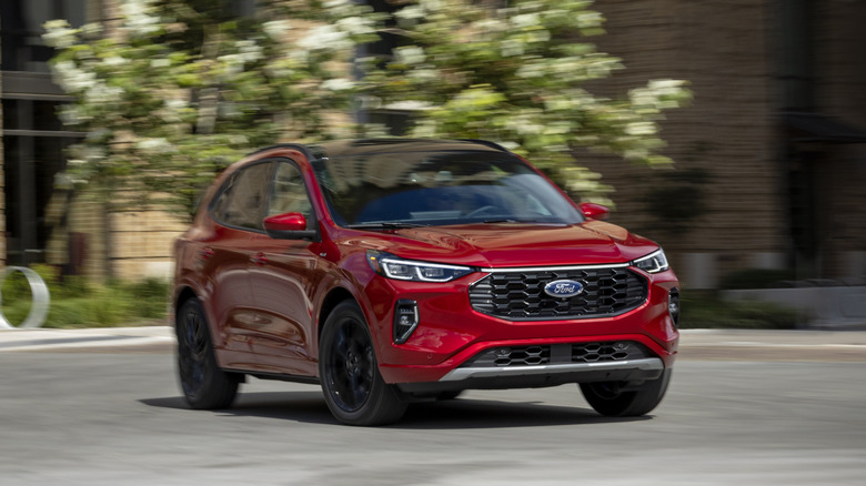2025 Ford Escape ST-Line cornering front 3/4 view