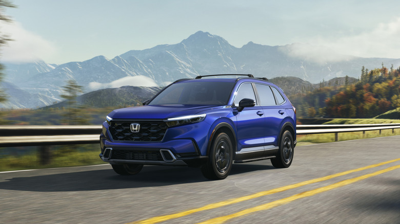 2025 Honda CR-V front 3/4 view