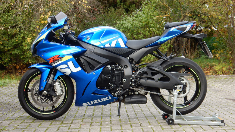 Blue Suzuki GSX-R600 on a stand in front of a forested area
