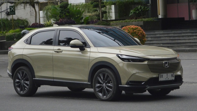 A green 2023 Honda HR-V driving