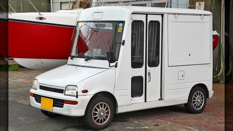 Daihatsu Mira Walk-Through Van