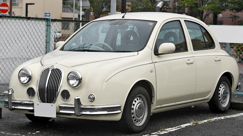 Mitsuoka Viewt in a parking lot