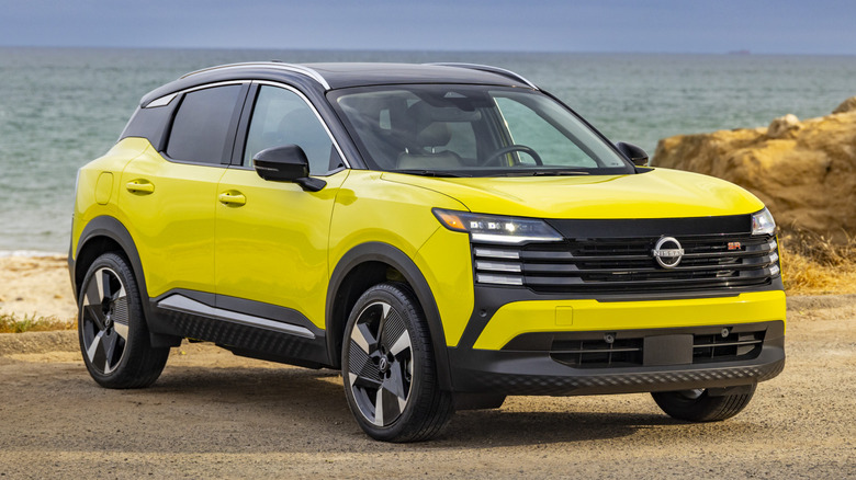 Nissan Kicks by the beach