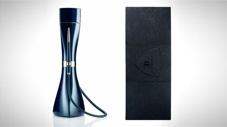 A stock image of a Bugatti Desvall Hookah and the package it comes in