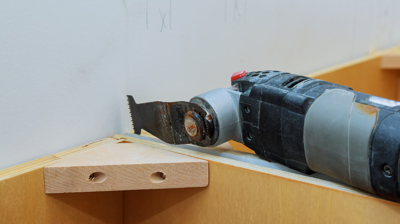 close up of oscillating multi-tool