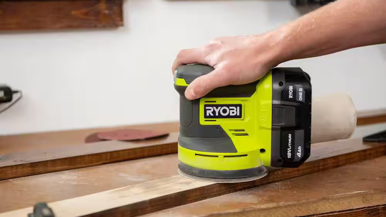 Ryobi random orbit sander sanding wood
