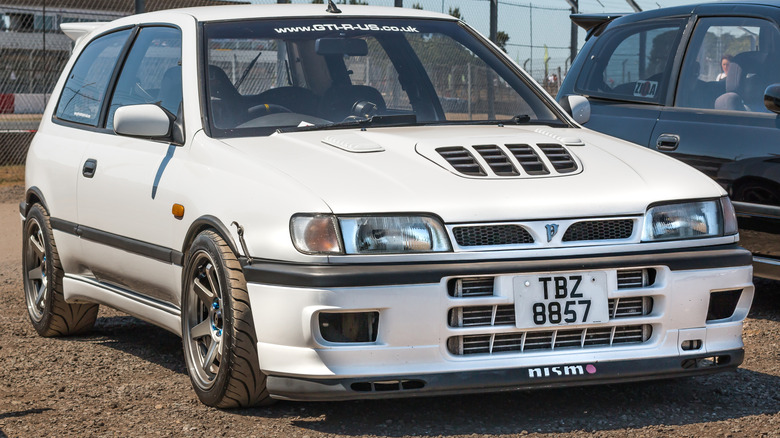 Nissan Pulsar GTi-R at event