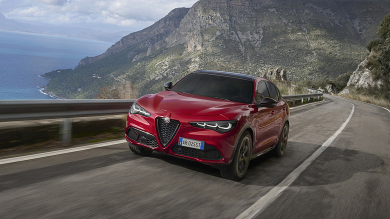 2025 Alfa Romeo Stelvio dynamic image front 3/4 view