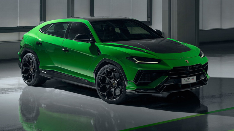 2025 Lamborghini Urus Performante front 3/4 view