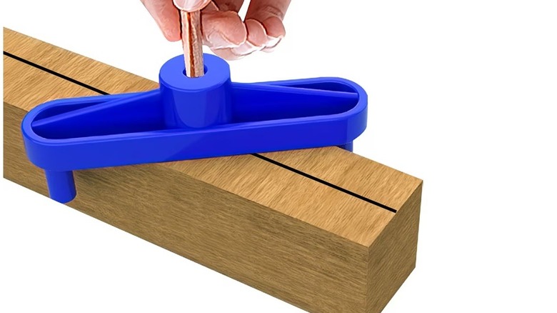 Center line finder on wood