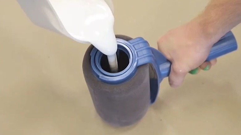 Refillable paint roller