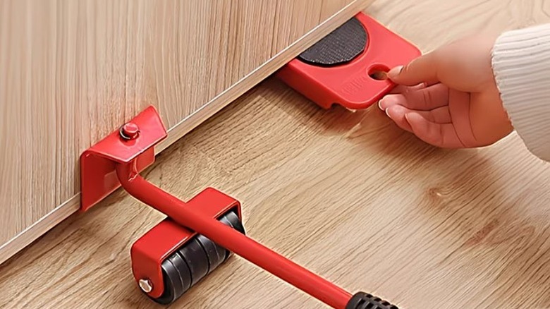 Moving lift kit under furniture