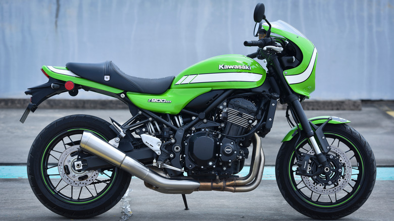 Kawasaki Z900RS Cafe ABS in profile on racetrack