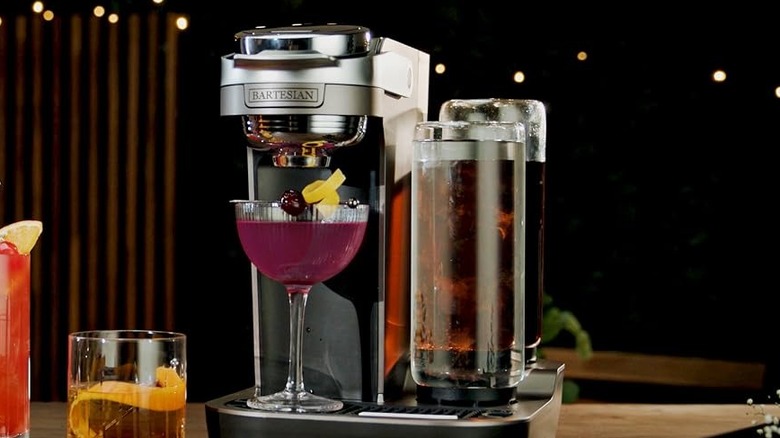 Bartesian Duet cocktail maker with drinks