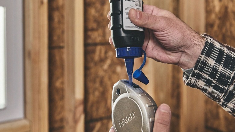 Person filling DeWalt chalk reel
