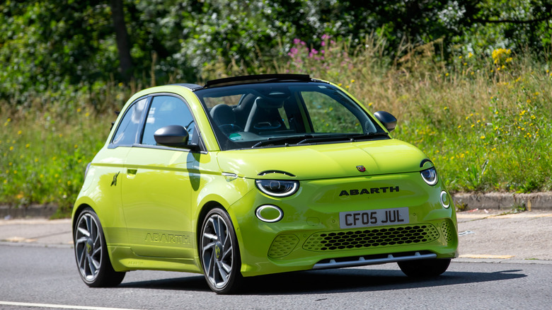 Fiat 500e Abarth in green