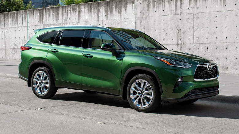 2025 Toyota Highlander parked at the curbside