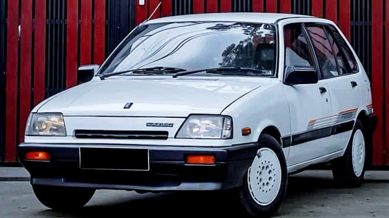 Front 3/4 shot of a white 1983-1988 Suzuki Forsa.
