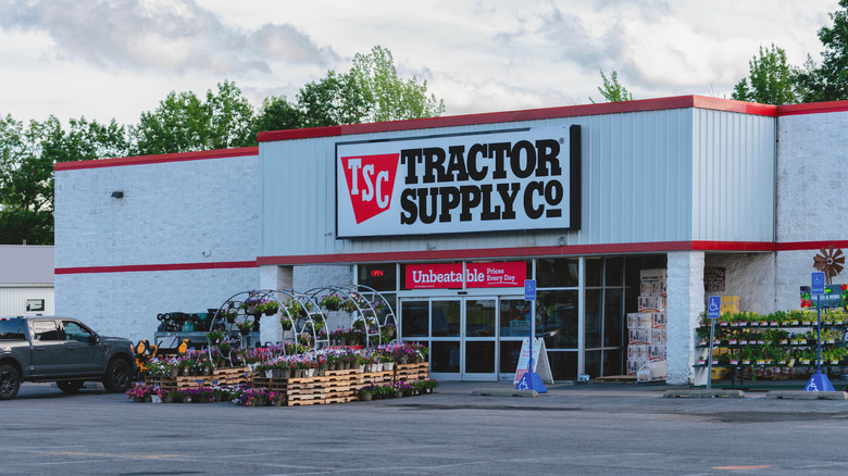 Storefront of a Tractor Supply store.