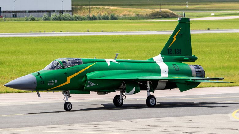 A JF-17 Thunder taxing on a runway in the Pakistani flag colorway.
