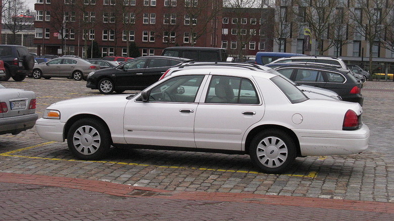 Ford Crown Victoria profile