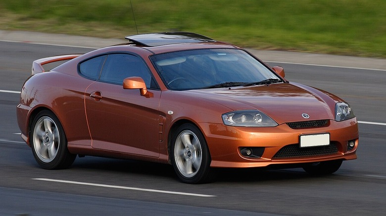 Hyundai Tiburon front 3/4
