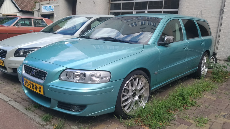 Volvo V70 parked next to another Volvo