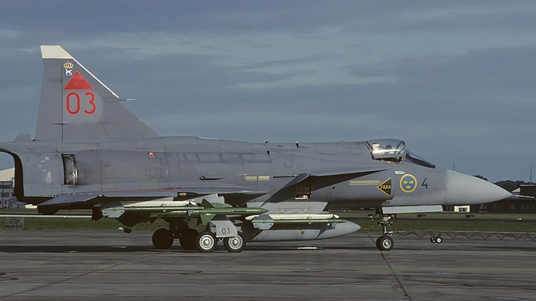 a 37 Viggen on tarmac in 1993