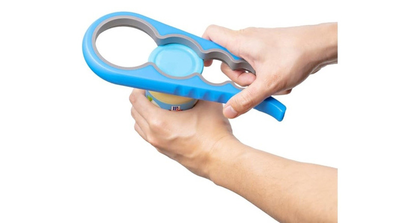 bloss anti-skid jar opener opening jar on white background