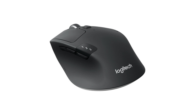 A close up of the Logitech M720 Triathlon