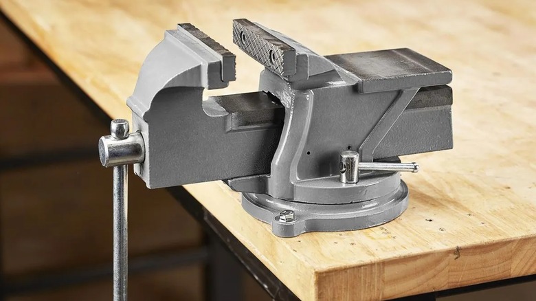 Central Machinery vise on a worktop