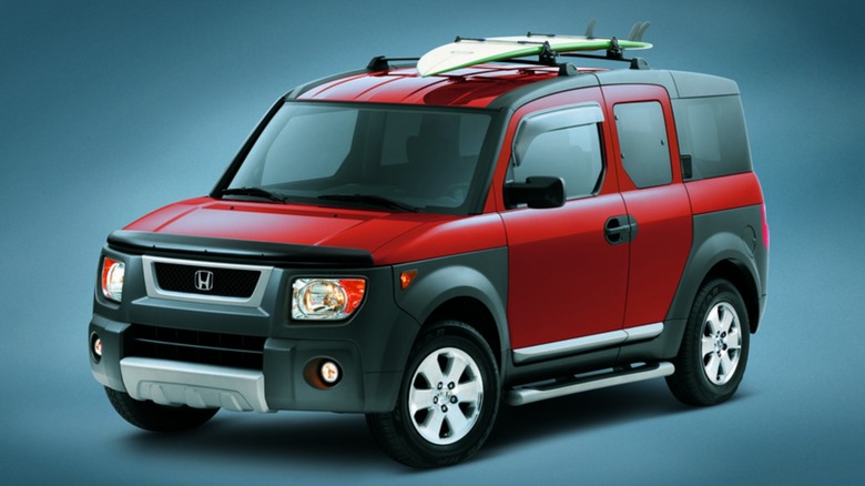 2003 Honda Element on display