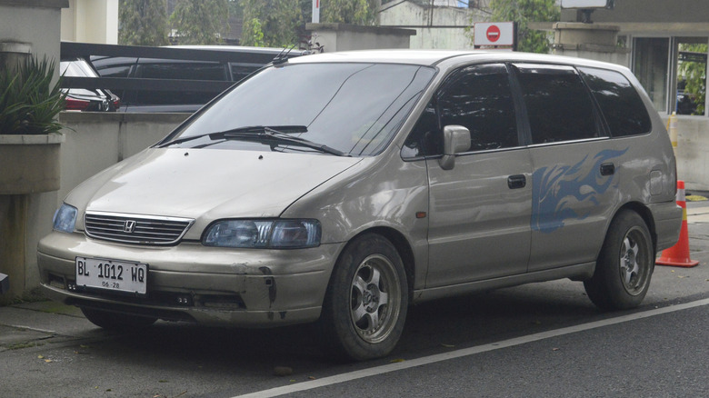 1998 Honda CR-V parked