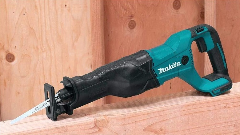 A closeup of Makita reciprocating saw placed on wood.