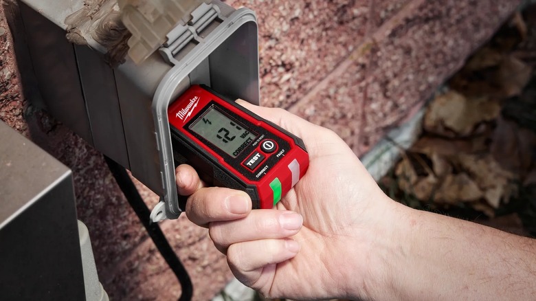 testing outlet with CFCI tester