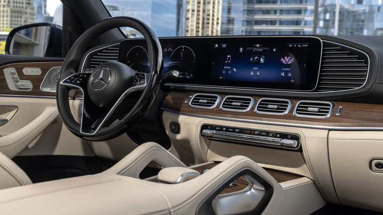 2026 Mercedes-Benz GLE Hybrid dashboard