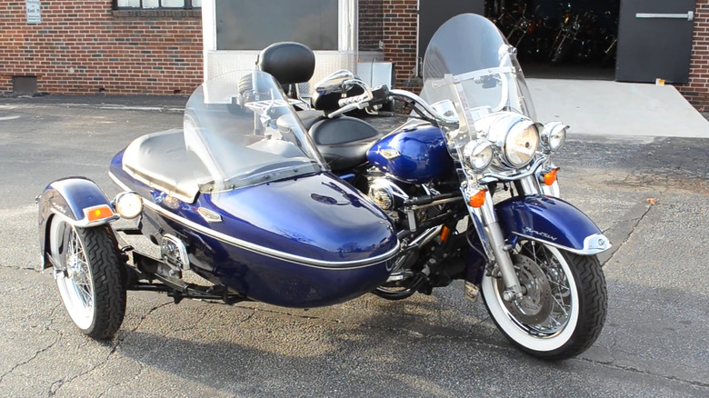 A dark blue 2007 Harley Davidson Road King with the factory sidecar