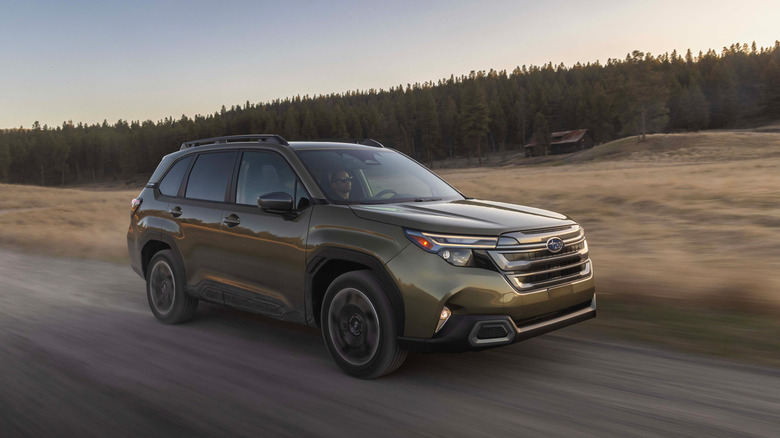 2025 Subaru Forester front 3/4 view dynamic image