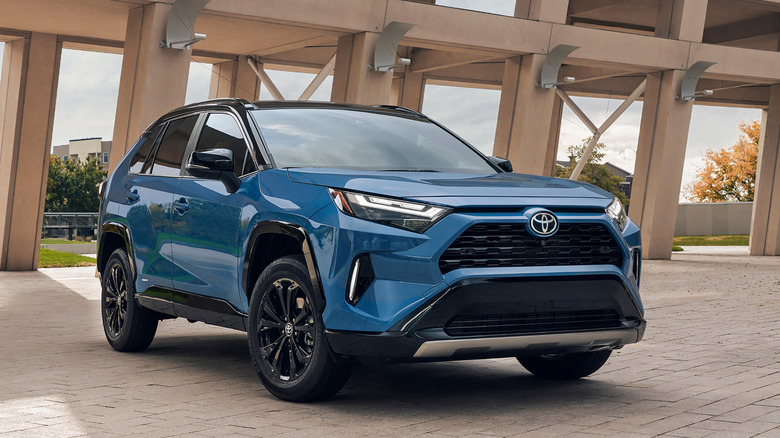 2025 Toyota RAV4 Hybrid front 3/4 view