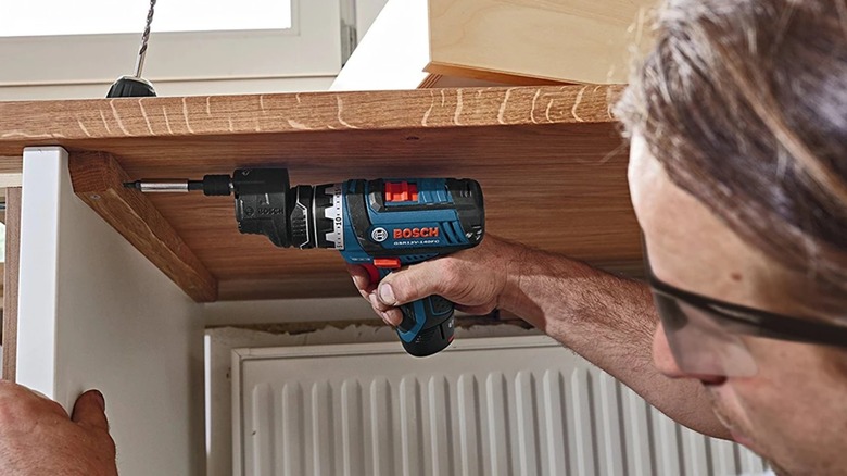 installing hard to reach screws with Flexiclick driver
