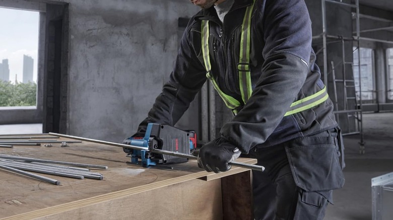 cutting rods with threated rod cutter