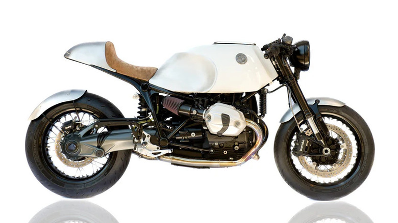 The white and brown Heinrich Maneuver from Deus ex Machina, based on the BMW R nineT.