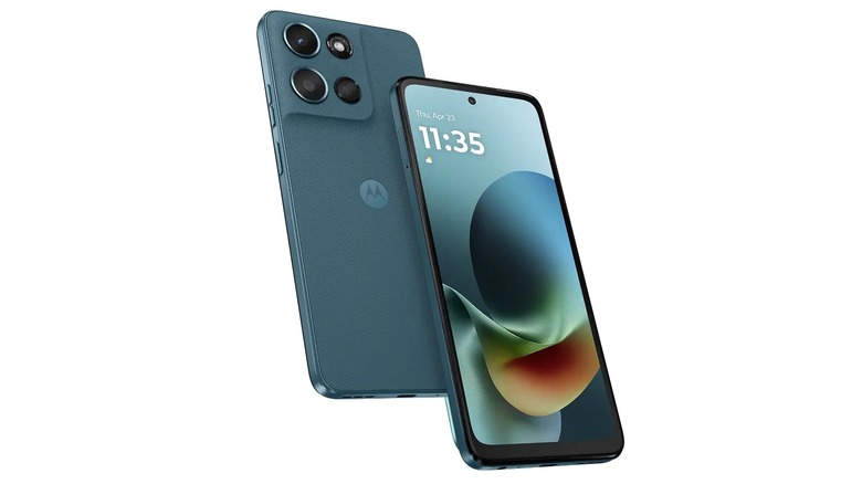 A 2026 Moto G Play phone's front and back on display