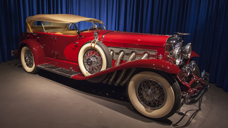 A Duesenberg Model J La Grande viewed from the side