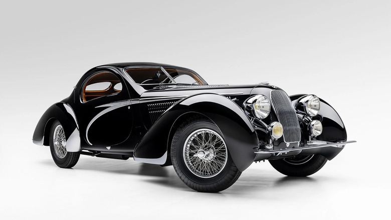 The Talbot-Lago T150 C Teardrop Coupe, front 3/4 view