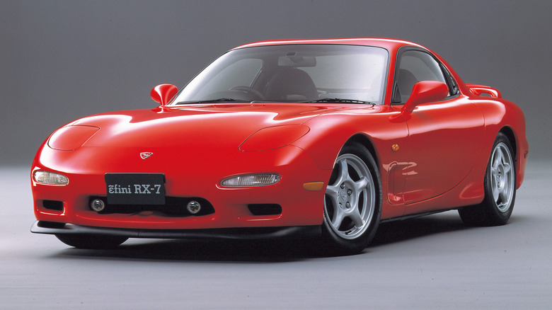 Red Mazda RX-7 FD front 3/4 view